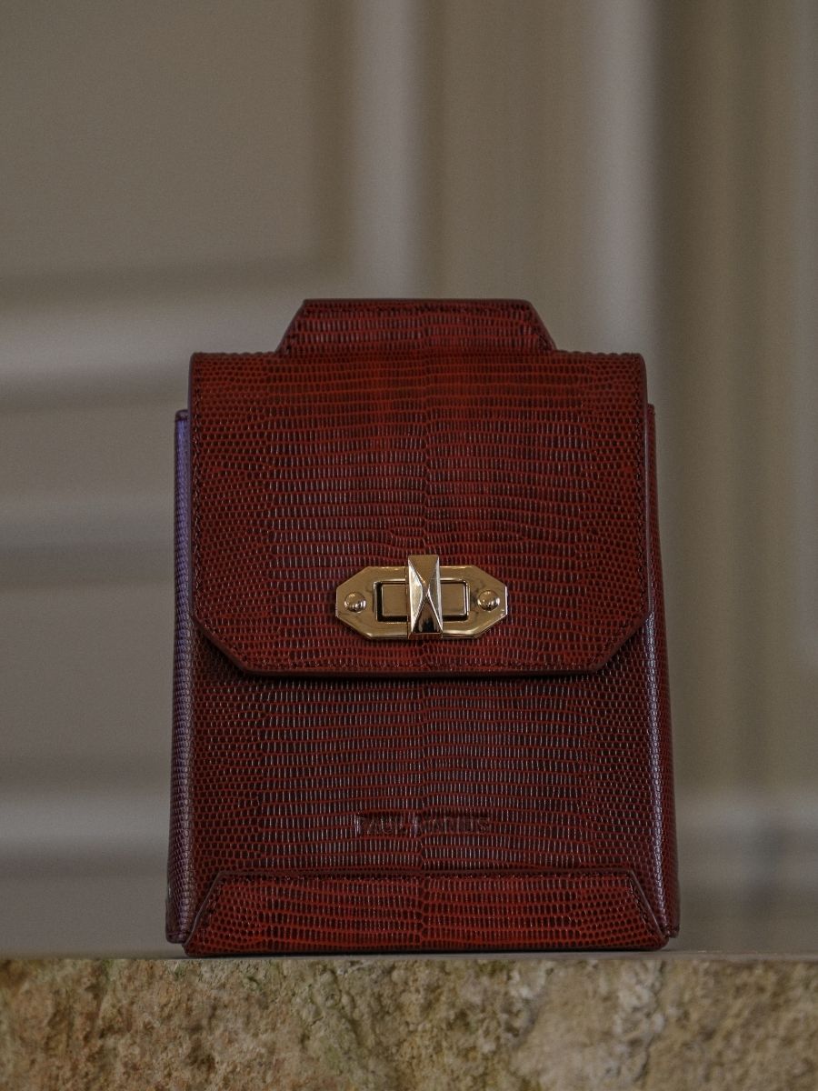 Fotoansicht-Tragegurt-Handytasche-Leder-rot-Agathe-1960-Paul-Marius-M70-L-R