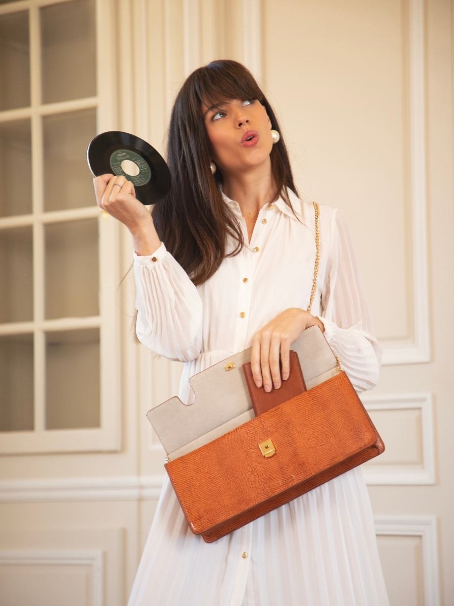 Fotoansicht-Zoom-Material-Baguette-Tasche-Leder-Bernstein-Gabrielle-Ultra-Long-1960-Paul-Marius-W42L-L-L