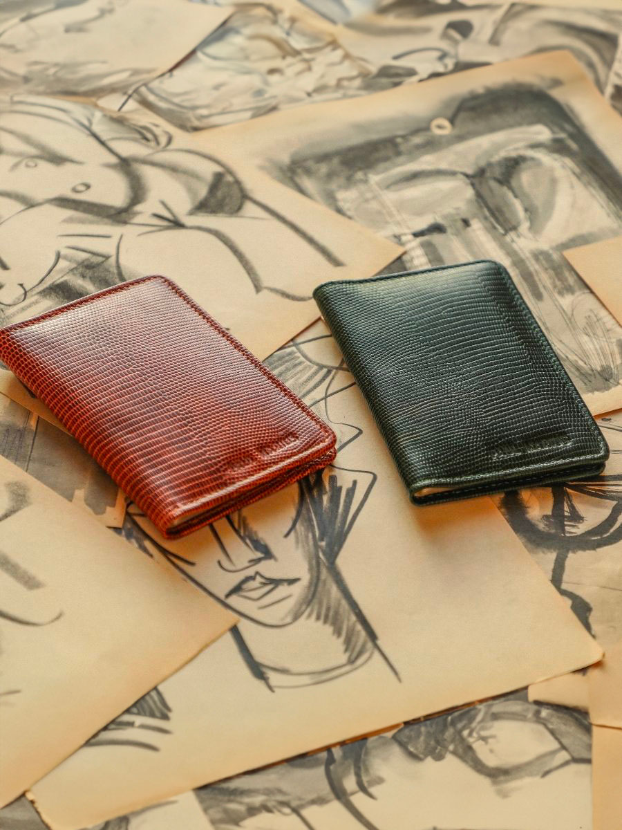 Fotoansicht-Passhülle-braunes Leder-Passhülle-1960-Paul Marius-M64 L L