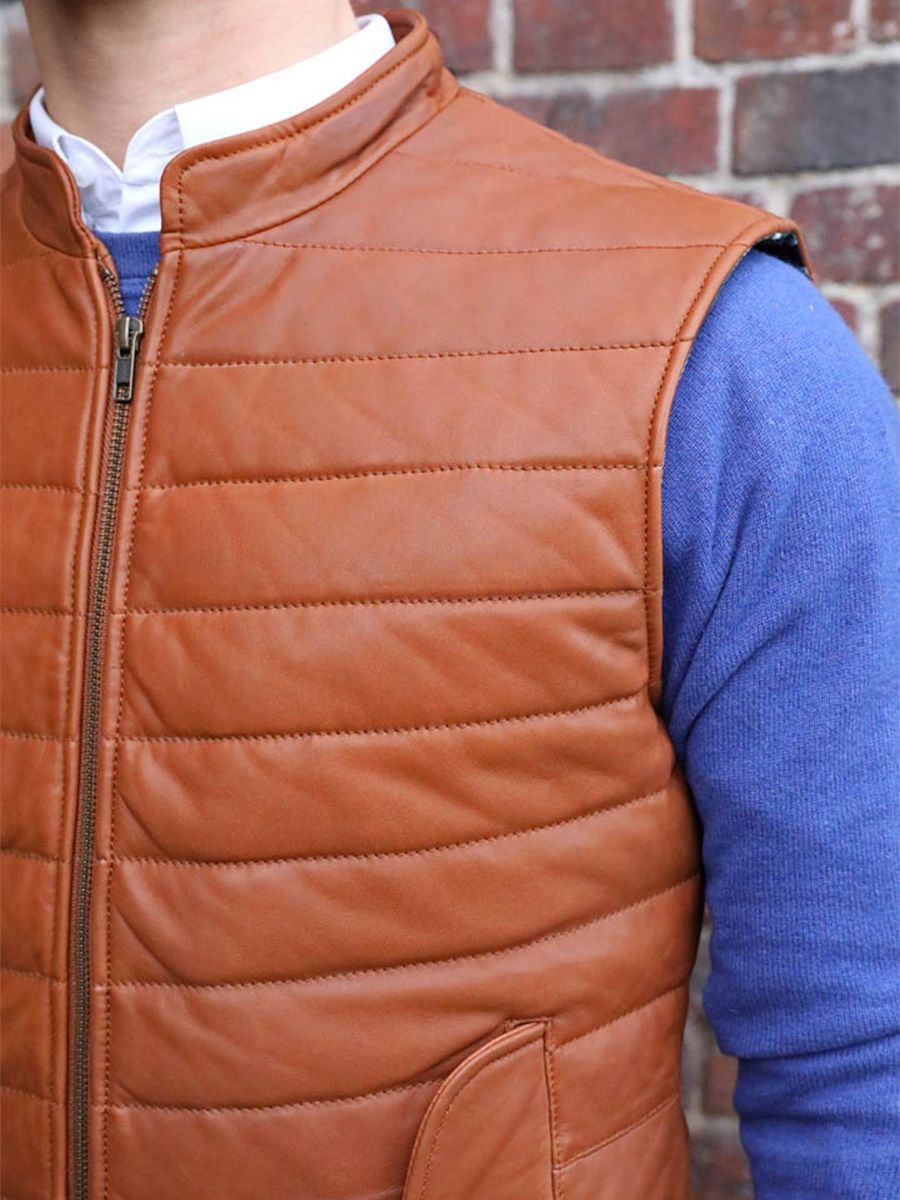 Foto-Seitenansicht-Herren-Daunenjacke-aus-braunem-Leder-La-Doudoune-Herren-Naturleder-Paul-Marius-WCM-L-S