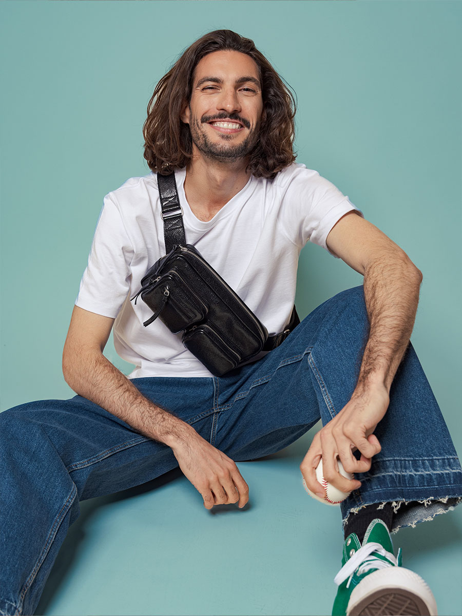 gürteltasche-leder-schwarz-glitzernd-labanane-90er-eclipse-ansicht-zoom-material-m86-m-b