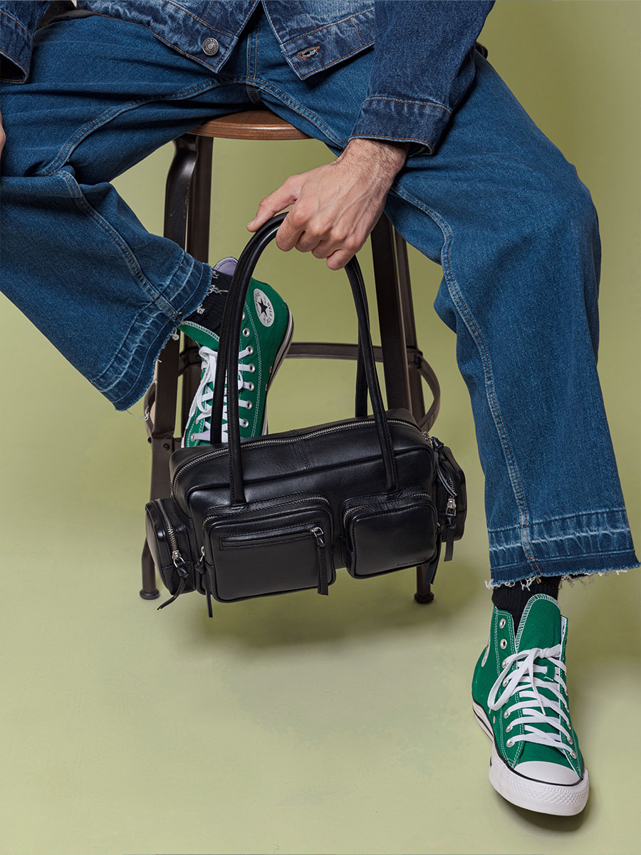 tasche-mit-mehreren-taschen-leder-lebasset-90er-schwarz-ansicht-zoom-material-w56-b