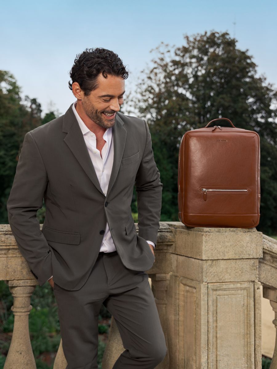 Fotoansicht-Zoom-Material-Rucksack-Leder-braun-LA SUITE Charles-Natur-Paul-Marius-B11-L