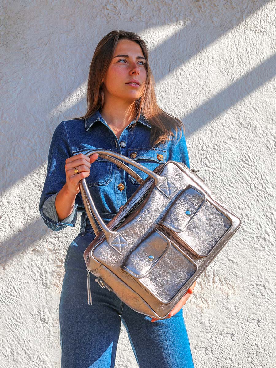 Foto-Material-Handtasche-silberfarbenes Leder-Damen-Ledandy-Stahl-Paul Marius-W04 GM