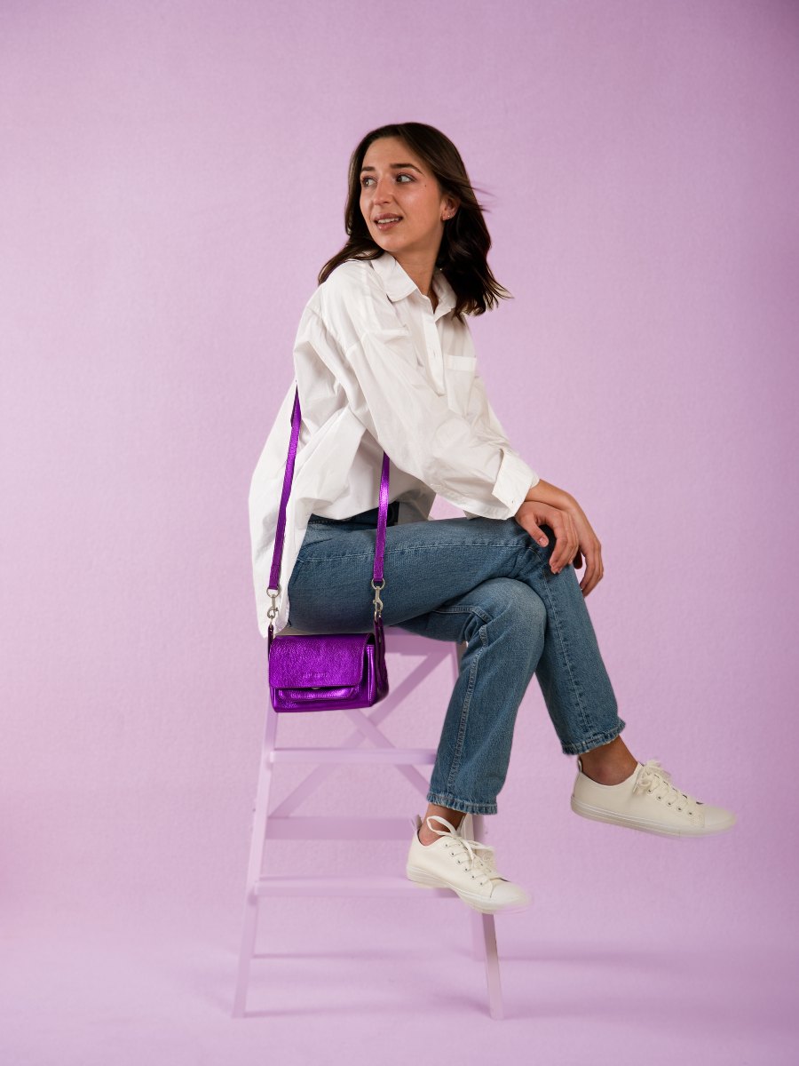 Fotoansicht-Mini-Umhängetasche aus metallisch violettem Leder Diane XS Bonbon Paul Marius W35XS M P