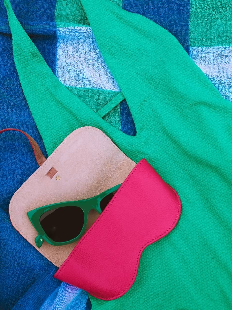 Foto-Trage-Brillenetui-aus-rosa-Leder-Brillenetui-Sorbet-Himbeere-Paul-Marius-M49-SB-PI