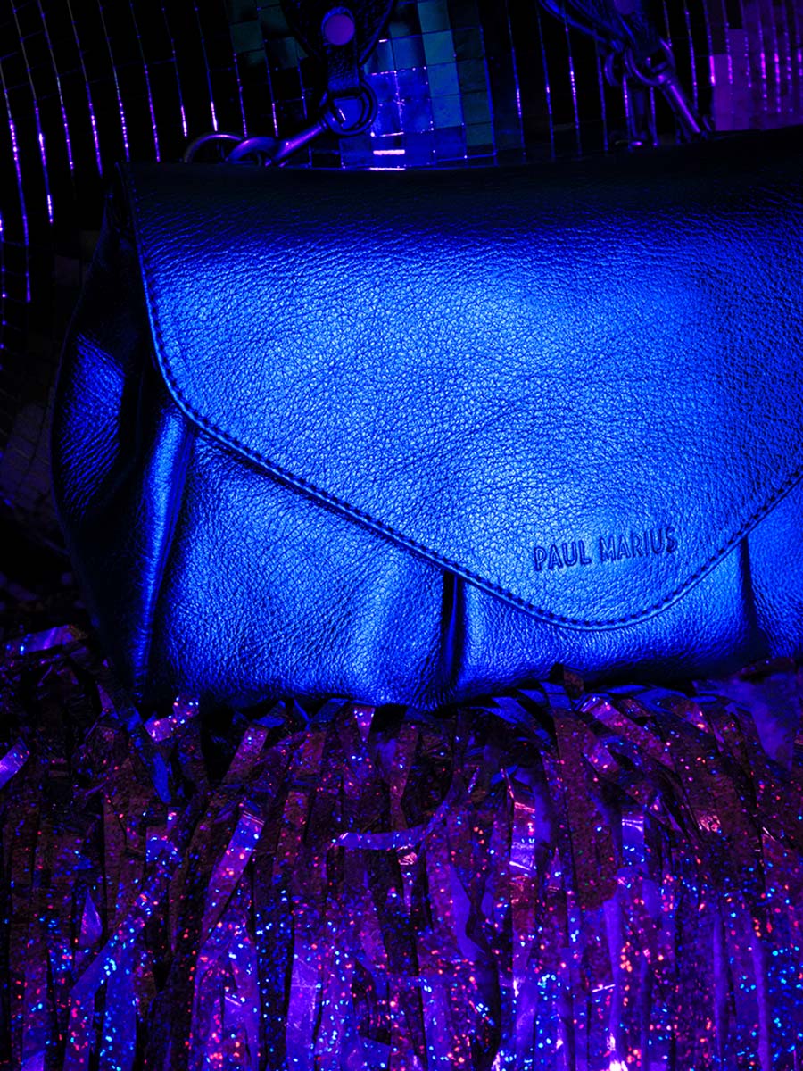 Foto-Material-Umhängetasche-Leder-Damen-blau-Suzon-M-Ultraviolet-Paul-Marius