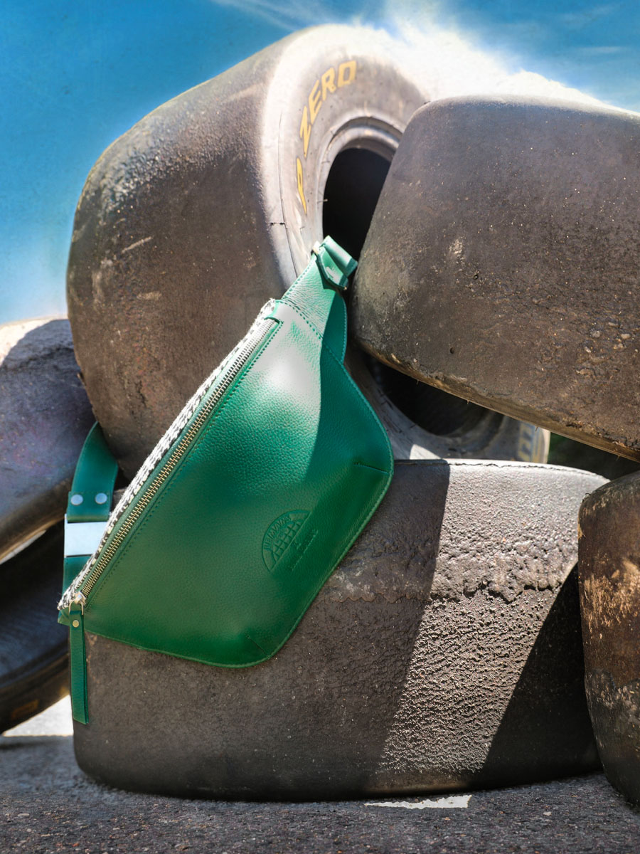 Fotoansicht Innenansicht Gürteltasche aus grünem Leder LaBanane Le Mans Classic Paul Marius M503 LEMANS DG