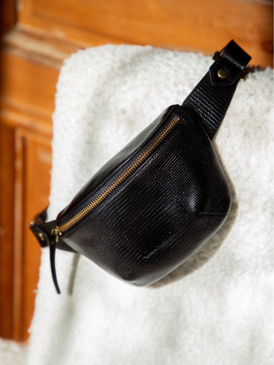 Fotoansicht-Tragegurt-Gürteltasche-Leder-schwarz-tiefschwarz-labanane-xs-1960-paul-marius-m503xs-l-b