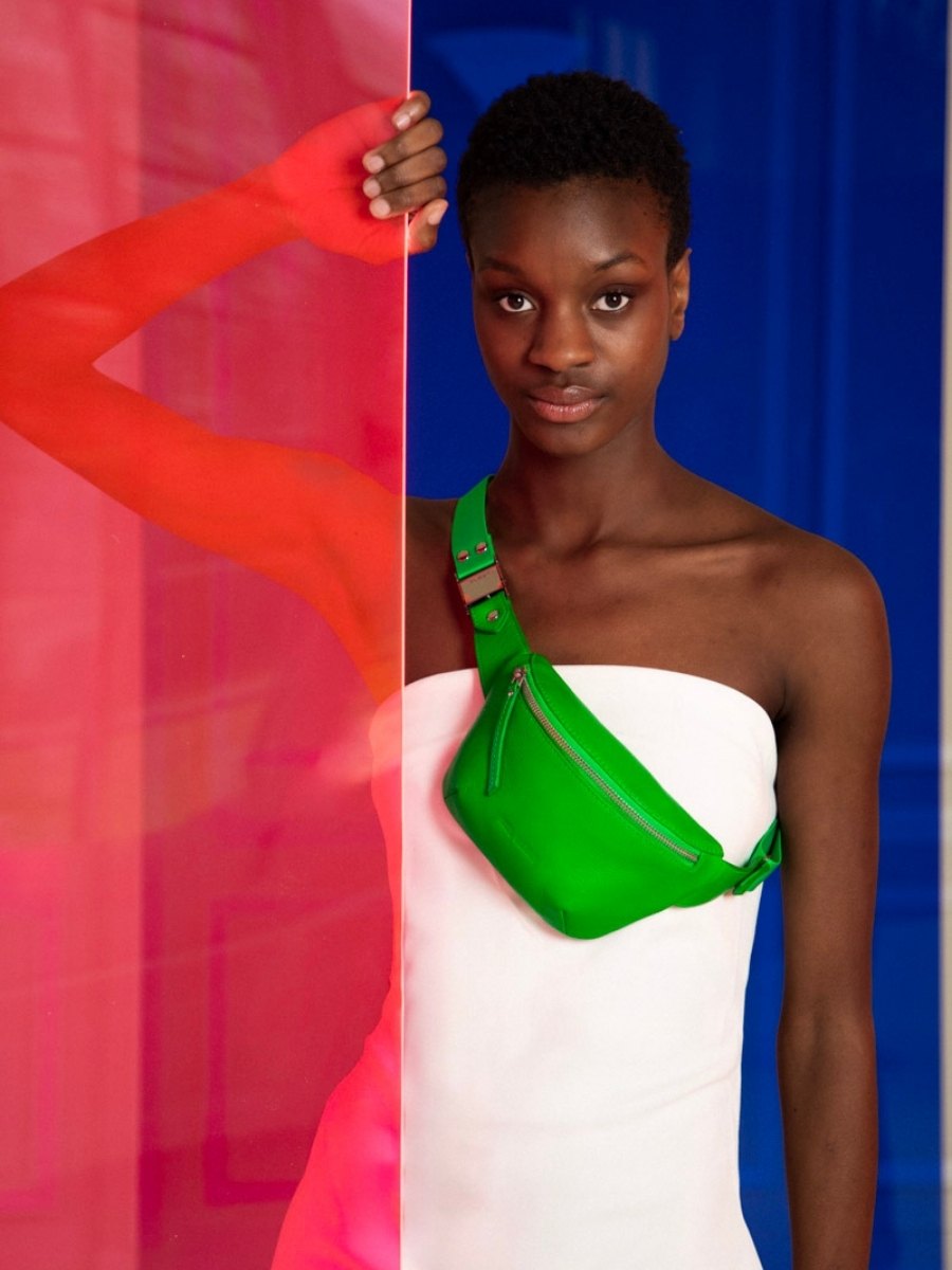 Fotoansicht-Vorderseite-Gürteltasche-Leder-grün-LaBanane XS Neon-Paul Marius M503XS NE GR