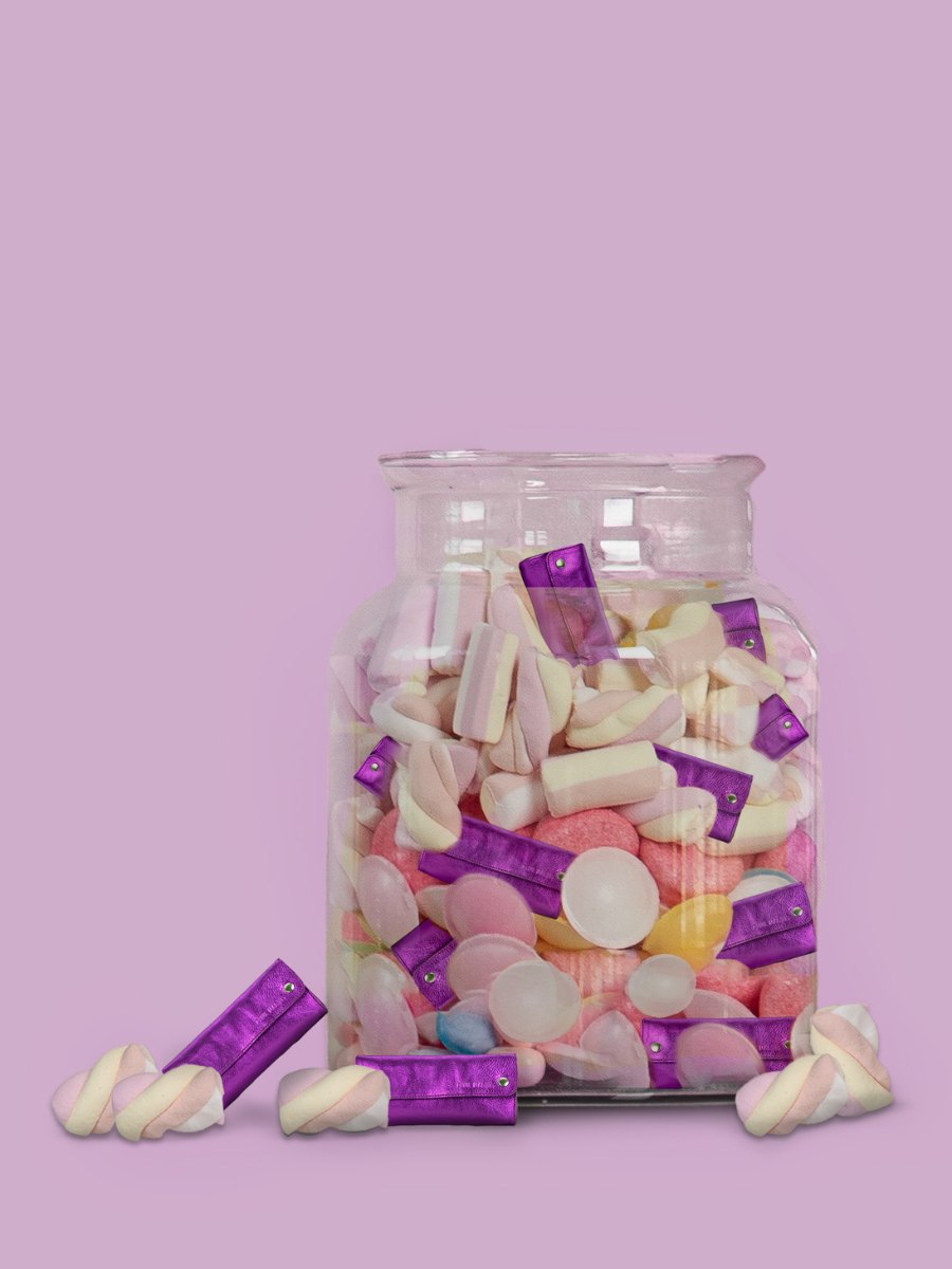 Fotoansicht-Tragebeispiel-Tasche-Leder-violett-metallic-LaTrousse de PAUL Bonbon Paul Marius M58 M P