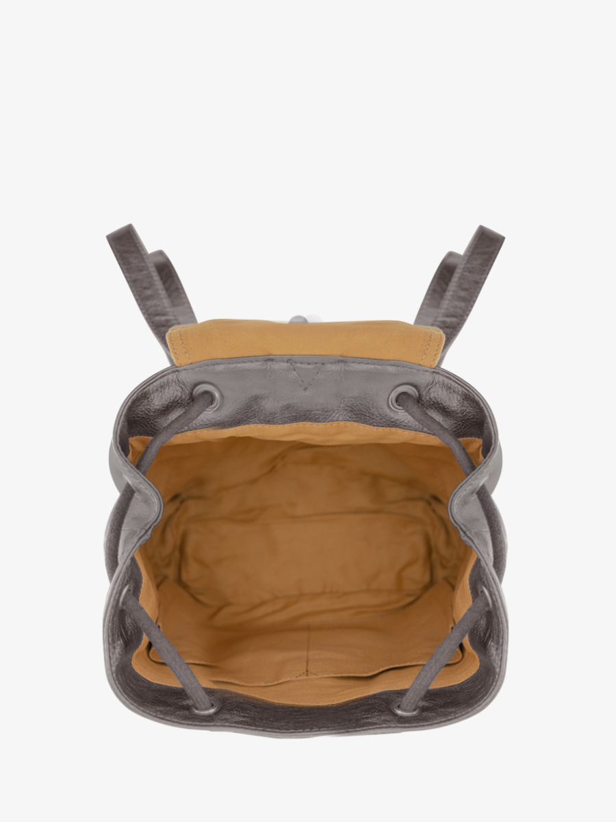 Fotoansicht-Innenansicht-Rucksack-silberfarbenes-Leder-LeBaroudeur-Stahl-Paul-Marius-M40-GM