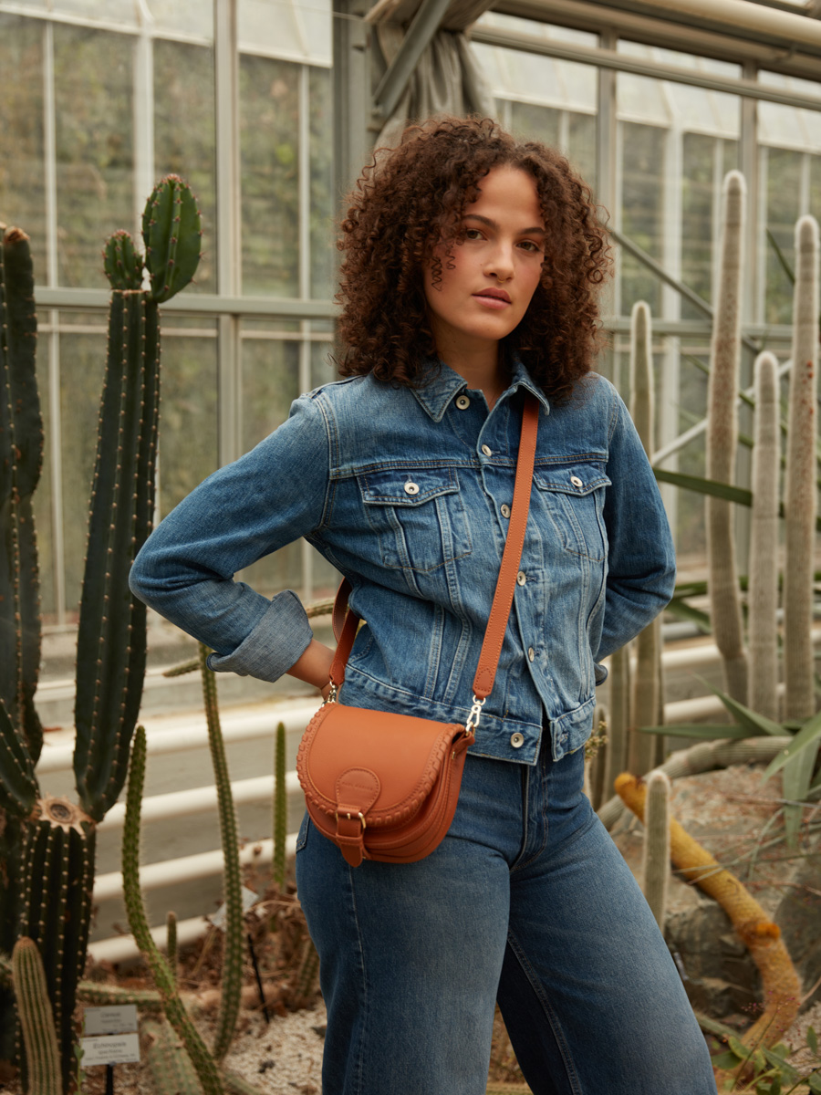 Mini-Umhängetasche aus braunem Leder LeBobo XS Natur Ansicht w61xs-l