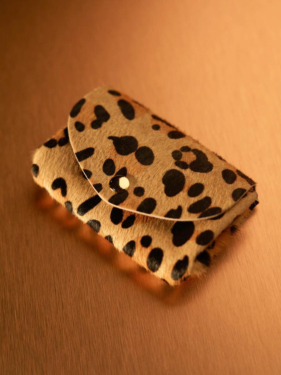 Geldbörse-Legustave-Leopard-Beige-Ansicht-Tragegurt-CLP-LP-Bei