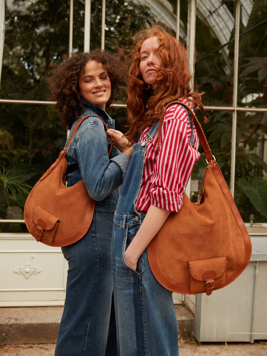 dametasche-leder-LeHobo-m-haselnussbraun-ansicht-trageweise