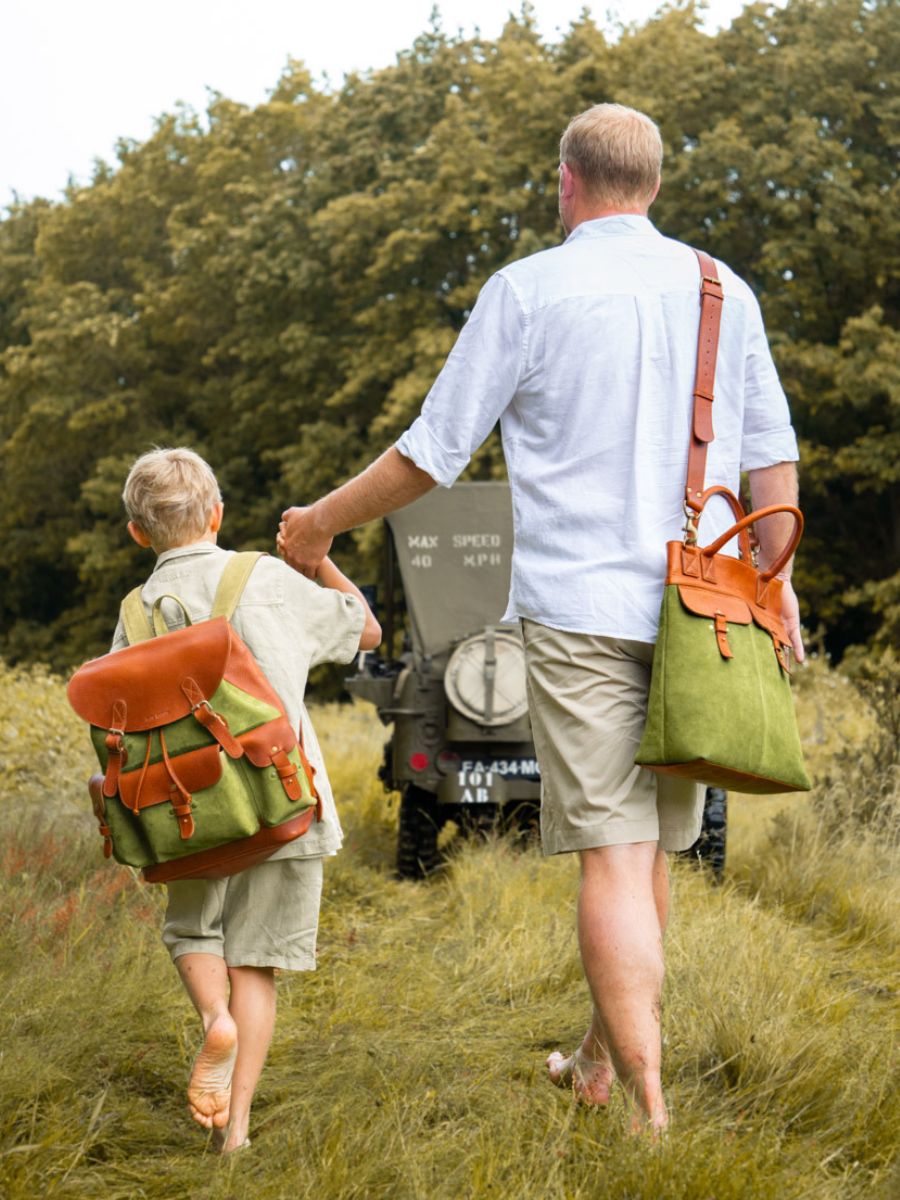 Fotoansicht-Zoom-Material-Rucksack-aus-Leder-braun-khaki-lemeridien-nomade-paul-marius-m35-oco-gr