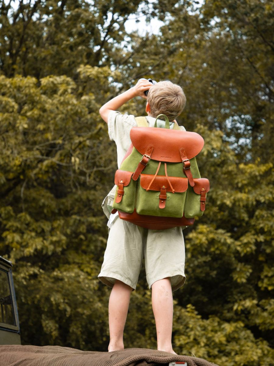 foto-ansicht-von-vorne-lederrucksack-braun-khaki-lemeridien-nomade-paul-marius-m35-oco-gr