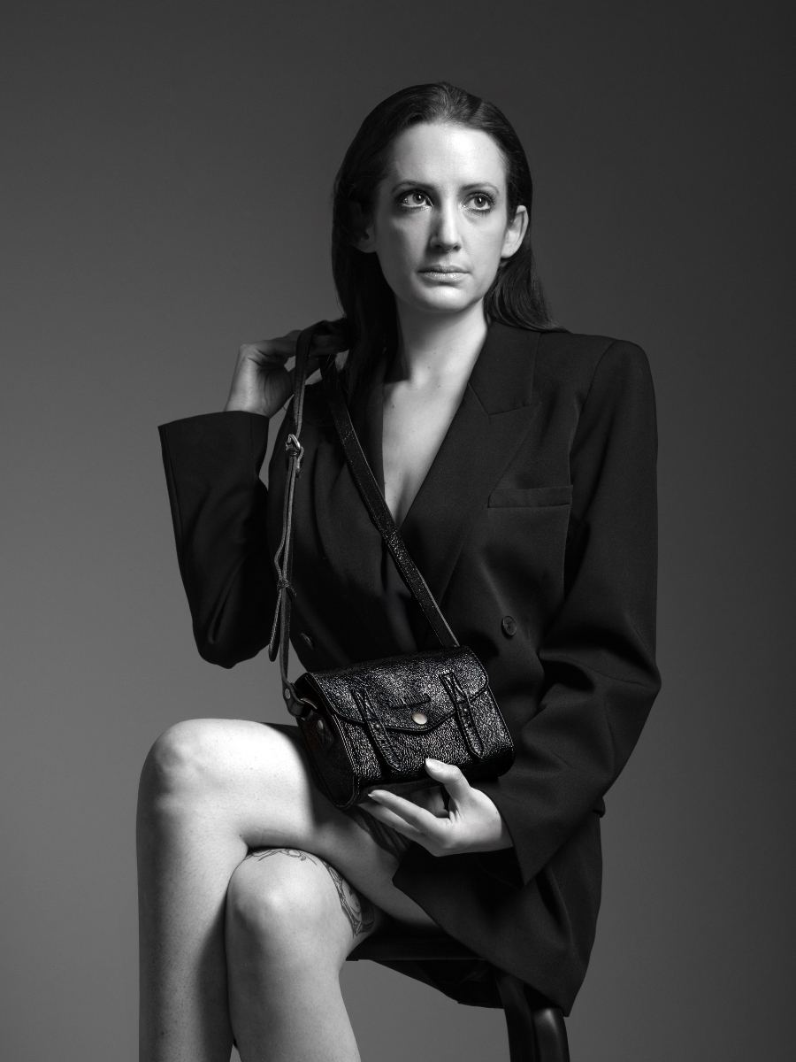 Foto-Tragetasche-Umhängetasche-Leder-schwarz-glitzernd-LeMini Indispensable-Eclipse-Paul Marius-W08S-M-B