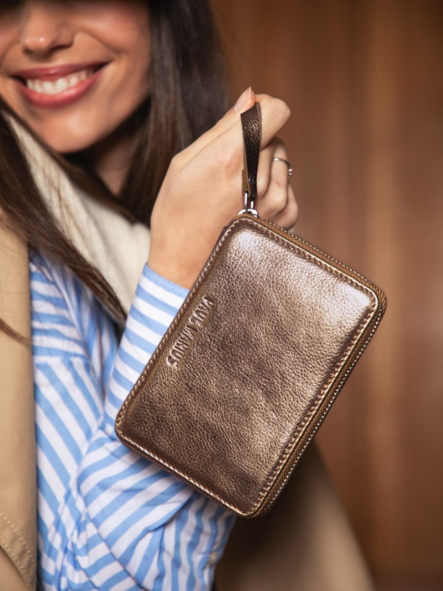 Brieftasche Alice Kupfer Ansicht mit Tragevorrichtung M76 C