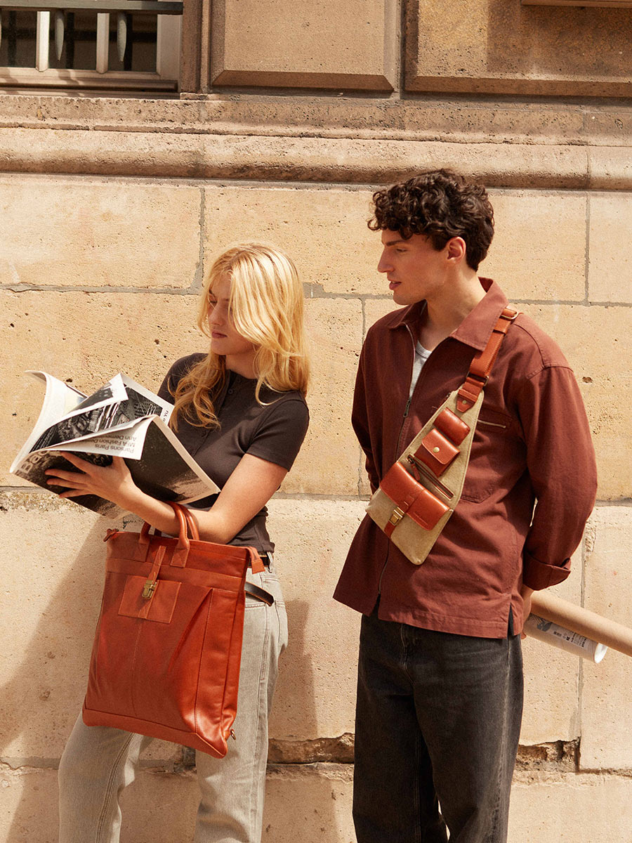 Aktentasche-Rucksack-L'Aviateur-Cognac-geölt-Ansicht-Zoom-Material-b07-oco