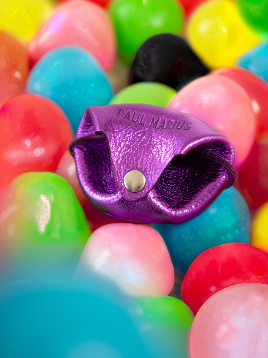 Fotoansicht-Tragegeldbörse-Leder-violett-metallic-lescarcelle-bonbon-paul-marius-m56-m-p