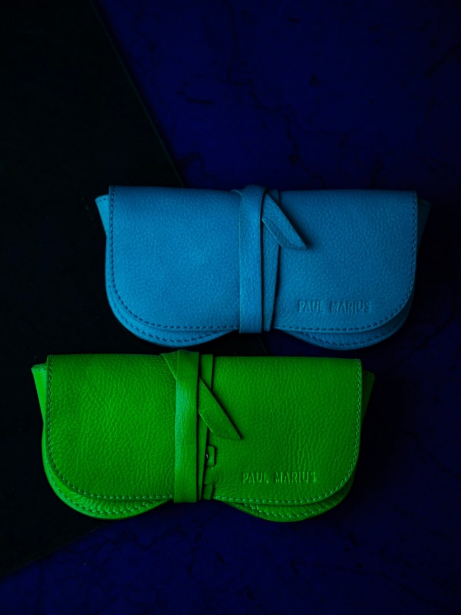 Foto-Vorderansicht-Brillenetui-aus-Leder-für-Damen-grün-L-Brillenetui-Neon-Paul-Marius-M49-NE-GR