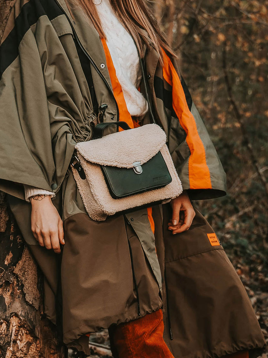 Foto-Vorderansicht-Umhängetasche-Leder-Damen-schwarz-Mademoiselle-George-Himalaya-schwarz-geölt-Paul-Marius-W05-SH-W-OBL