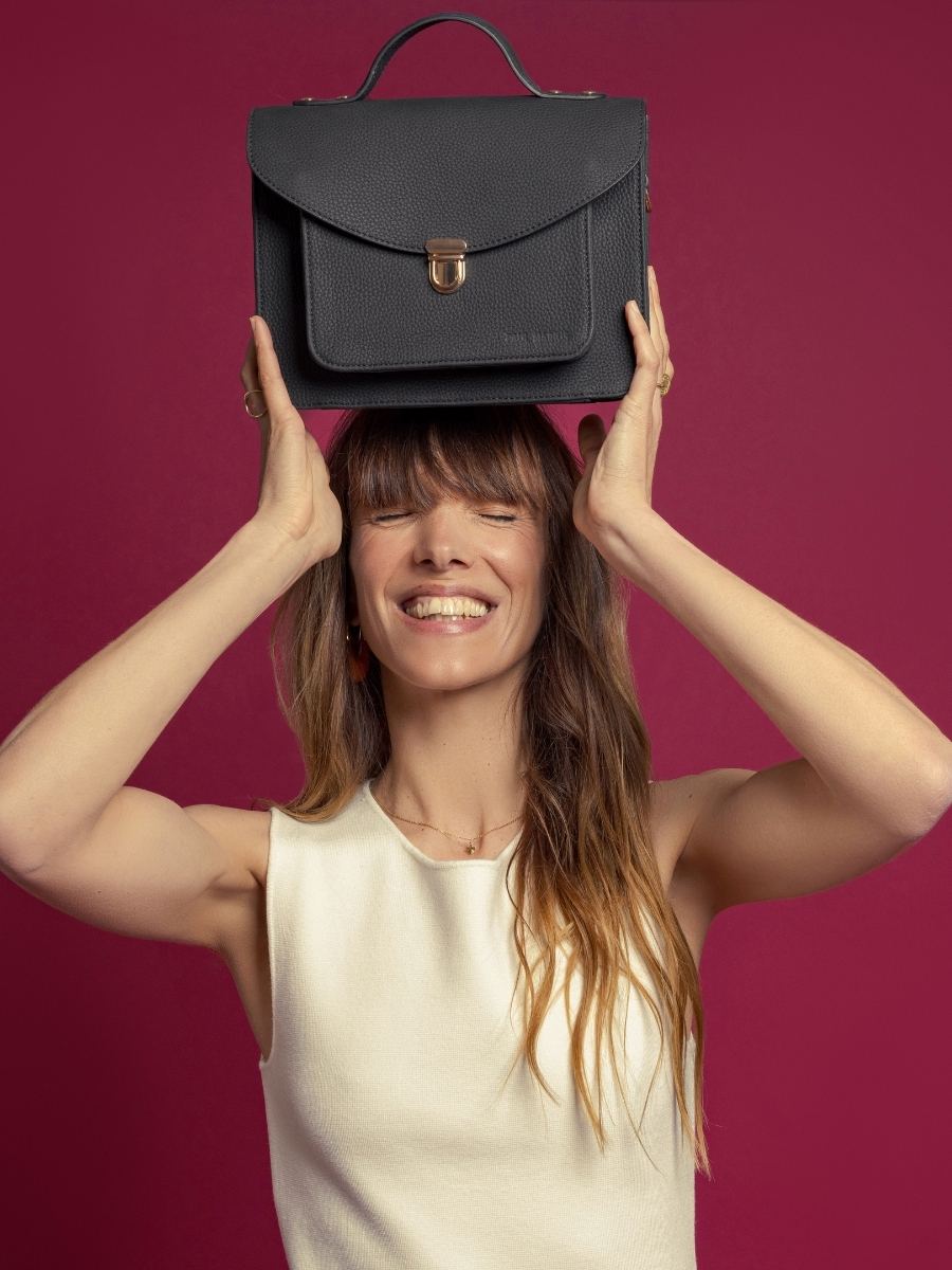 Umhängetasche aus Leder Mademoiselle George N2 schwarz-anthrazit Seitenansicht W105 BM B