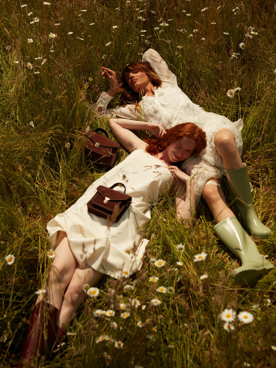 Umhängetasche aus Leder, braun, Mademoiselle George N°2, schokoladenbraun, Ansicht von vorne, W105 SU DB