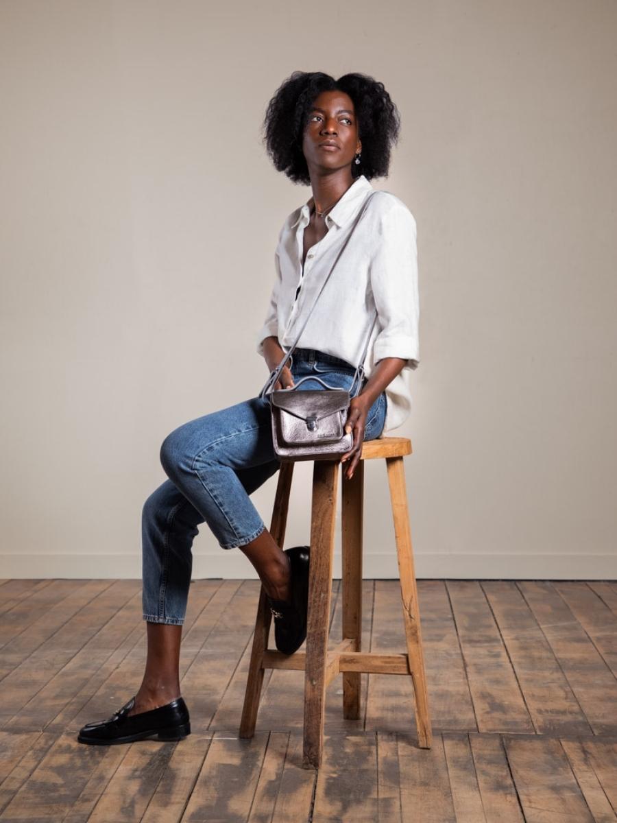 Fotoansicht-Handtasche-silberfarbenes Leder-Mademoiselle George XS-Stahl-Paul Marius-W05XS-GM