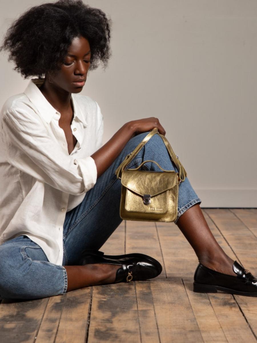 Foto-Fokus-Material-Handtasche-Leder-metallic-goldfarben-Mademoiselle George XS-Bronze-Paul Marius-W05XS OG
