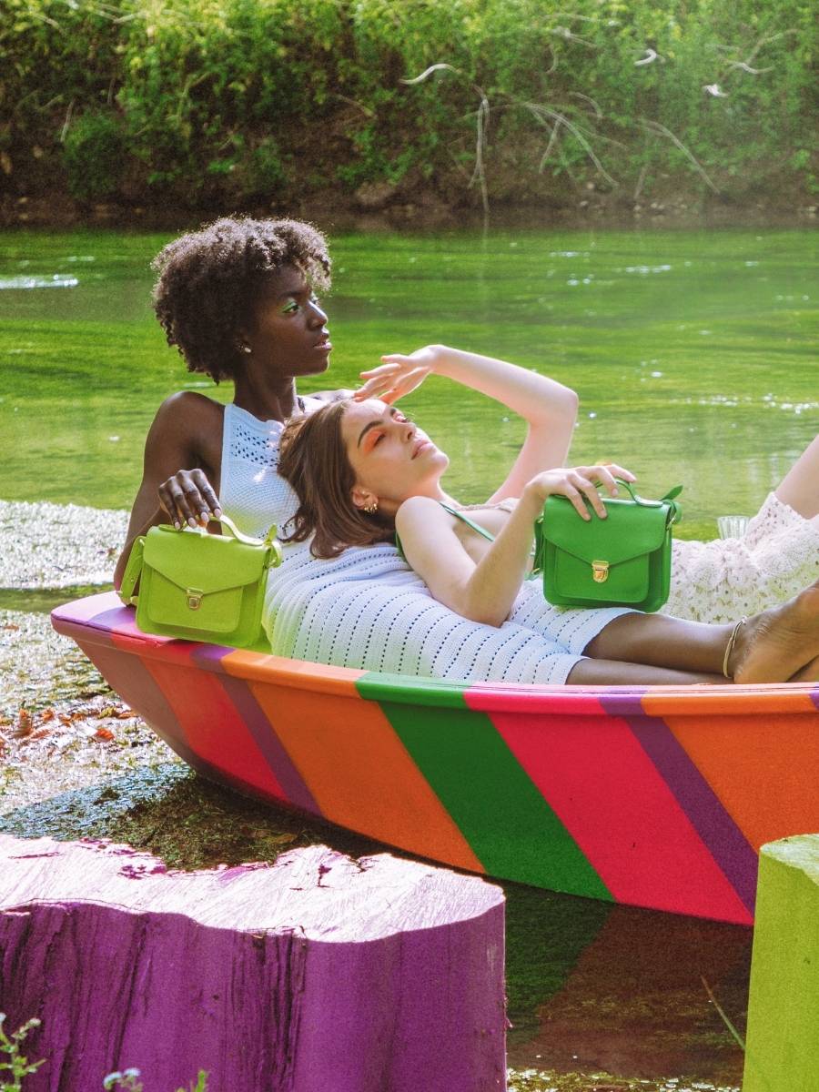 Foto-Fokus-Material-Mini-Umhängetasche-Leder-grün-Mademoiselle-George-XS-Sorbet-Apfel-Paul-Marius-W05XS-SB-LGR