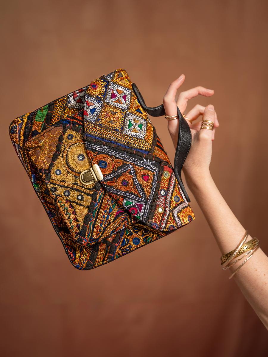 Fotoansicht-Vorderseite-Handtasche-Leder-schwarz-Mademoiselle-George-Jaipur-schwarz-Paul-Marius-W05-JAI-B