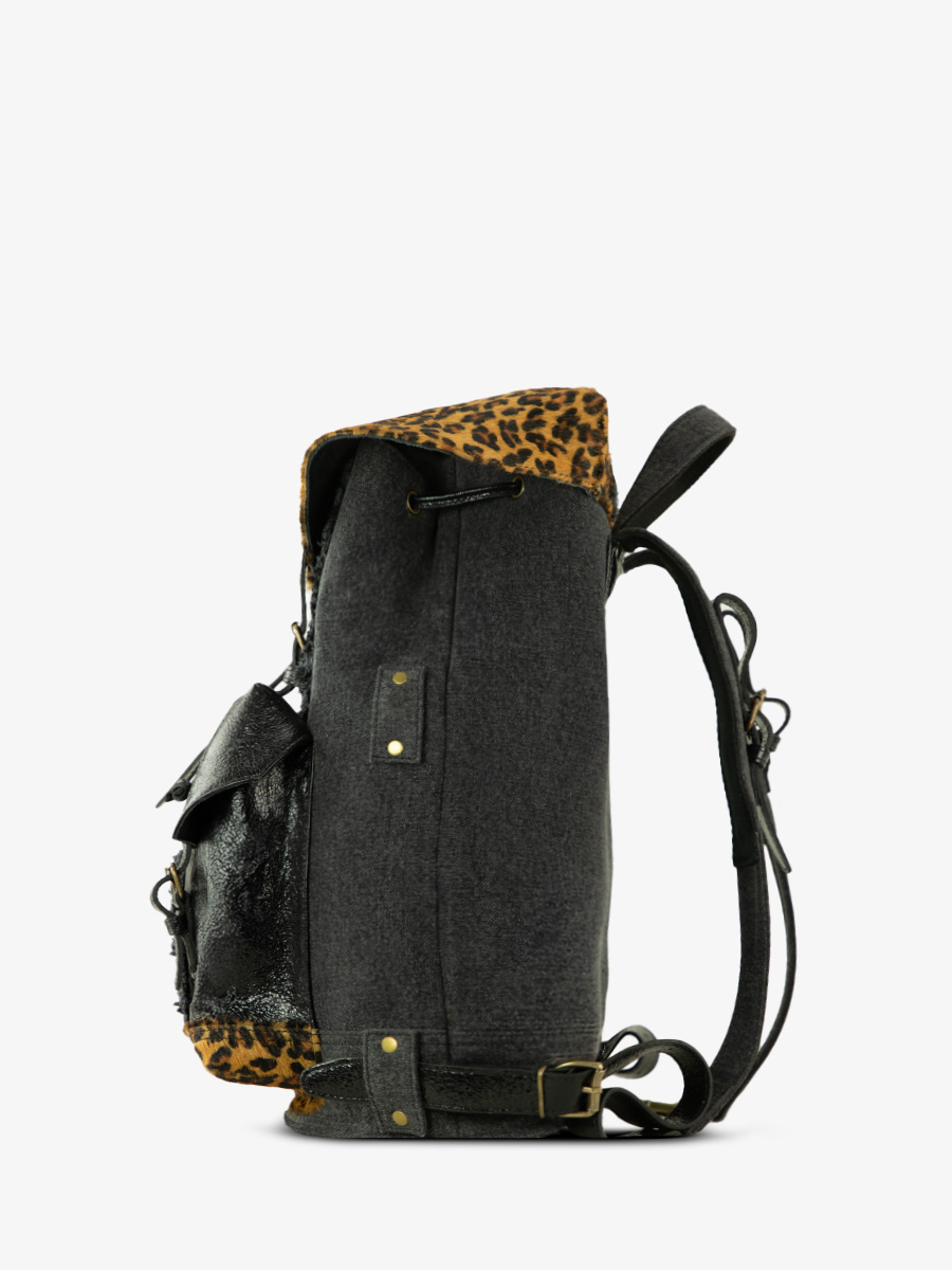 Foto-Ansicht-von-der-Seite-Rucksack-aus-Leder-für-Damen-Leopard-schwarz-Monlegionnaire-Chimère-Denim-schwarz-Paul-Marius-BBP-CH-B-Denim