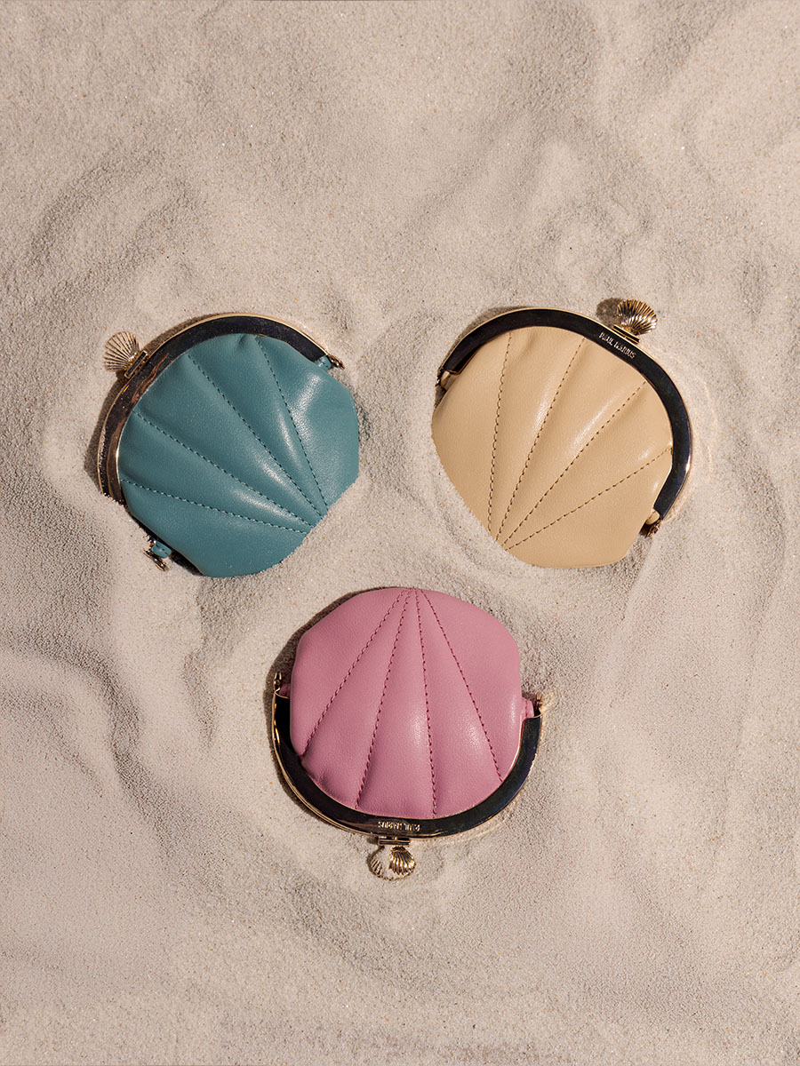 Geldbörse aus Leder Naïade Coquillage Blau-Lagune Ansicht mit Tragevorrichtung M87 BLU