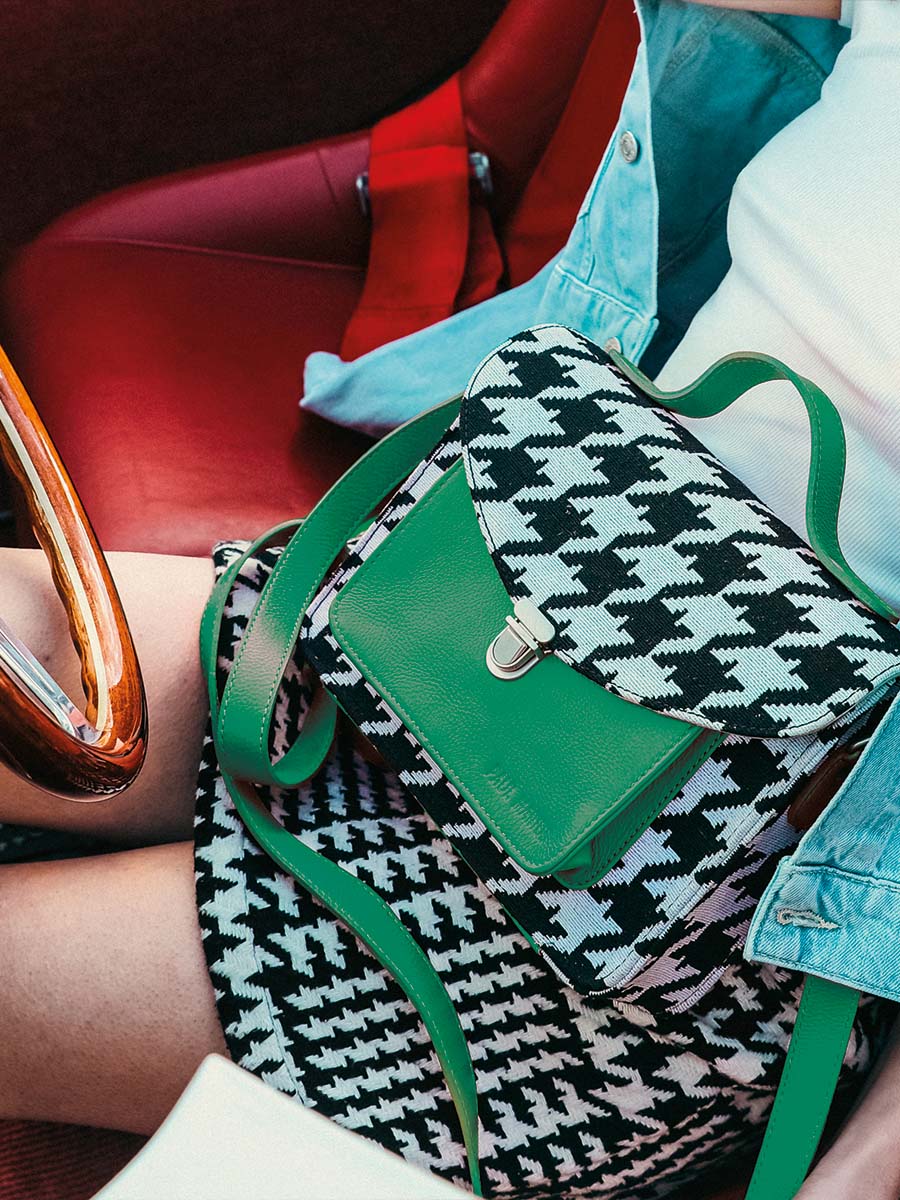 foto-tasche-umhängetasche-leder-violett-mademoiselle-george-allure-grün-paul-marius-w05-hs2-gr