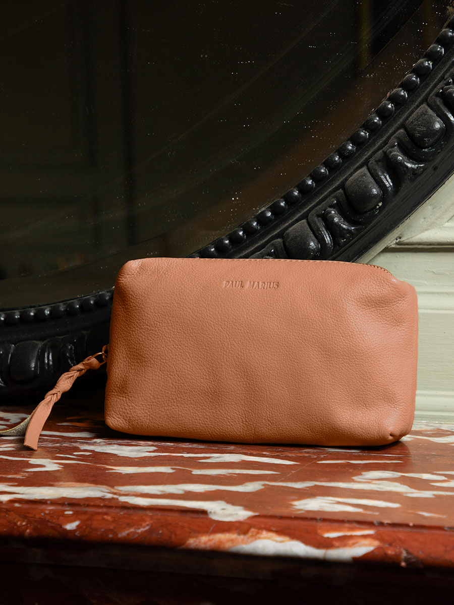 Foto-Material-Kosmetiktasche-braunes Leder-Adele-Art-Deco-Karamell-Paul-Marius-M500-AD-CA