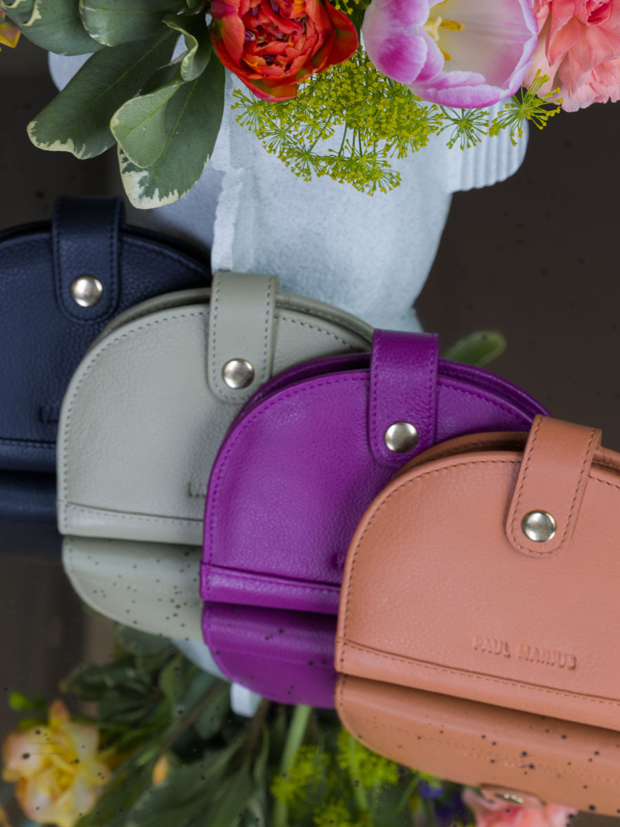 Foto-Tragetasche-Brieftasche-Leder-violett-Manon-N°2-Art-Déco-Zinzolin-Paul-Marius-M33-AD-ZI