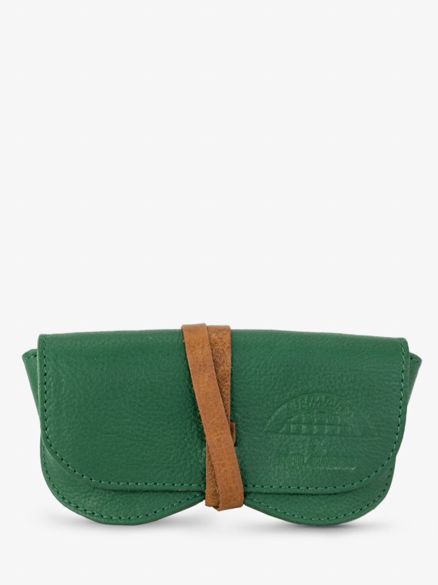 Fotoansicht-Vorderseite-Brillenetui-aus-grünem-Leder-Brillenetui-Le-Mans-Classic-Paul-Marius-M49-LEMANS-DG