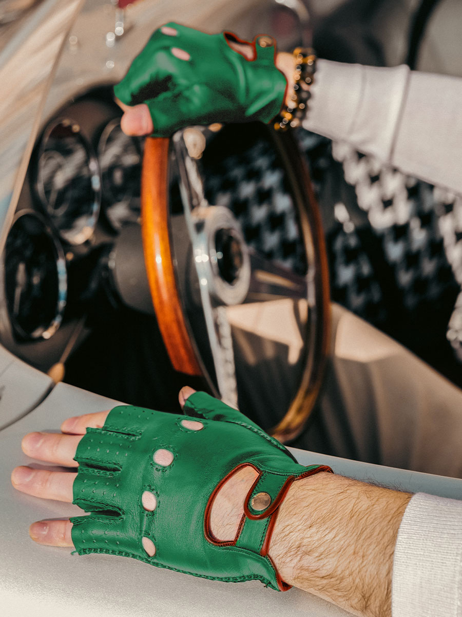 Foto-Vorderseite-Handschuhe-Leder-grün-braun-Handschuhe-Pilote-Allure-grün-natur-Paul Marius