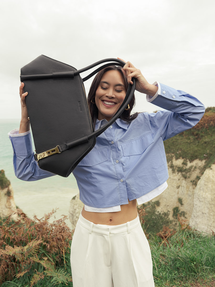 sac-main-voyage-romeo-m-noir-Charbon-vue-portee-w48m-bm-b