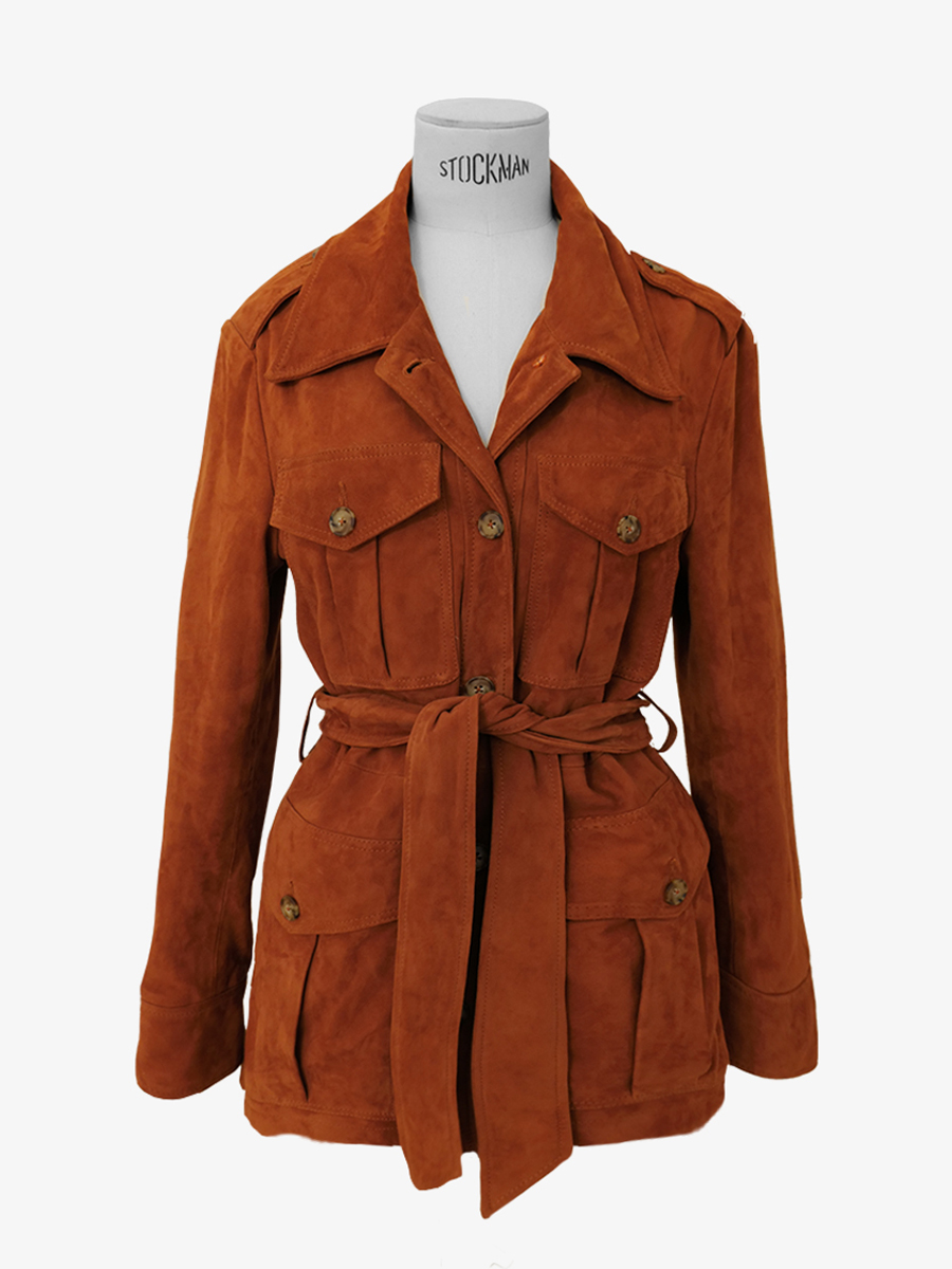 Foto-Seitenansicht-Saharajacke-Cognac-Leder-Damen-Lasaharienne-Cognac-Rodeo-Paul-Marius