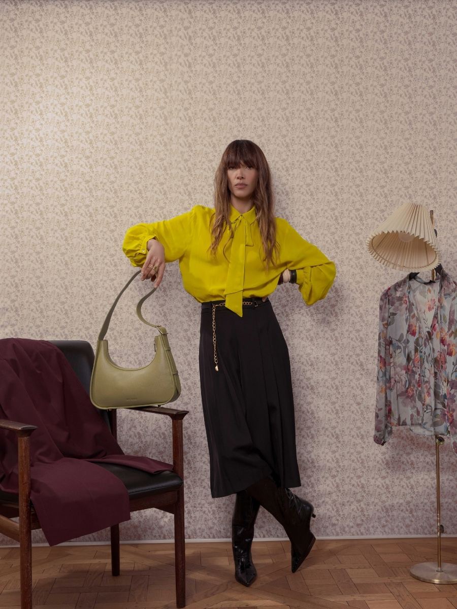 Baguette-Tasche aus Leder Victoire Mandelbraun Seitenansicht W54 AL