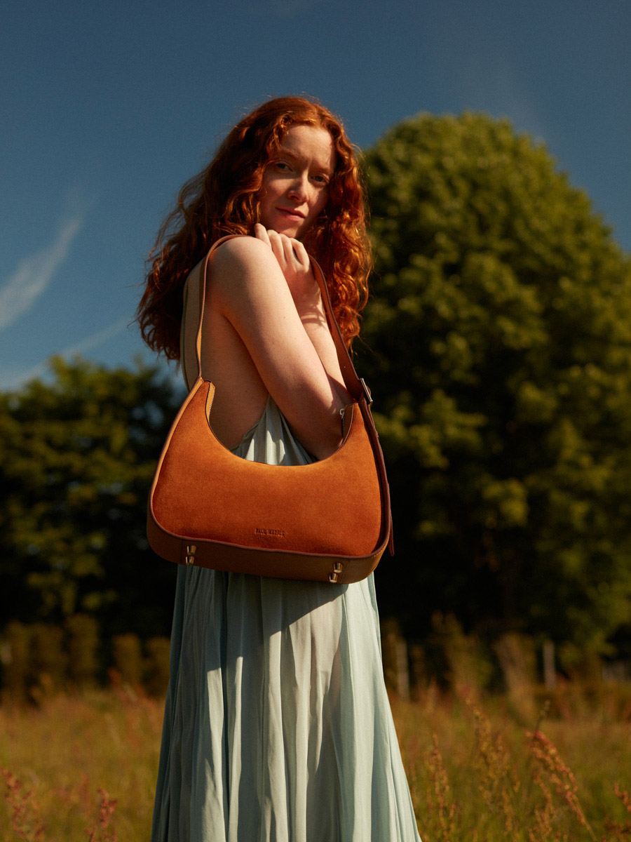 Leder-Baguette-Tasche-braun-Victoire-Fauve-Ansicht-mit-Träger-W54-SU-CO