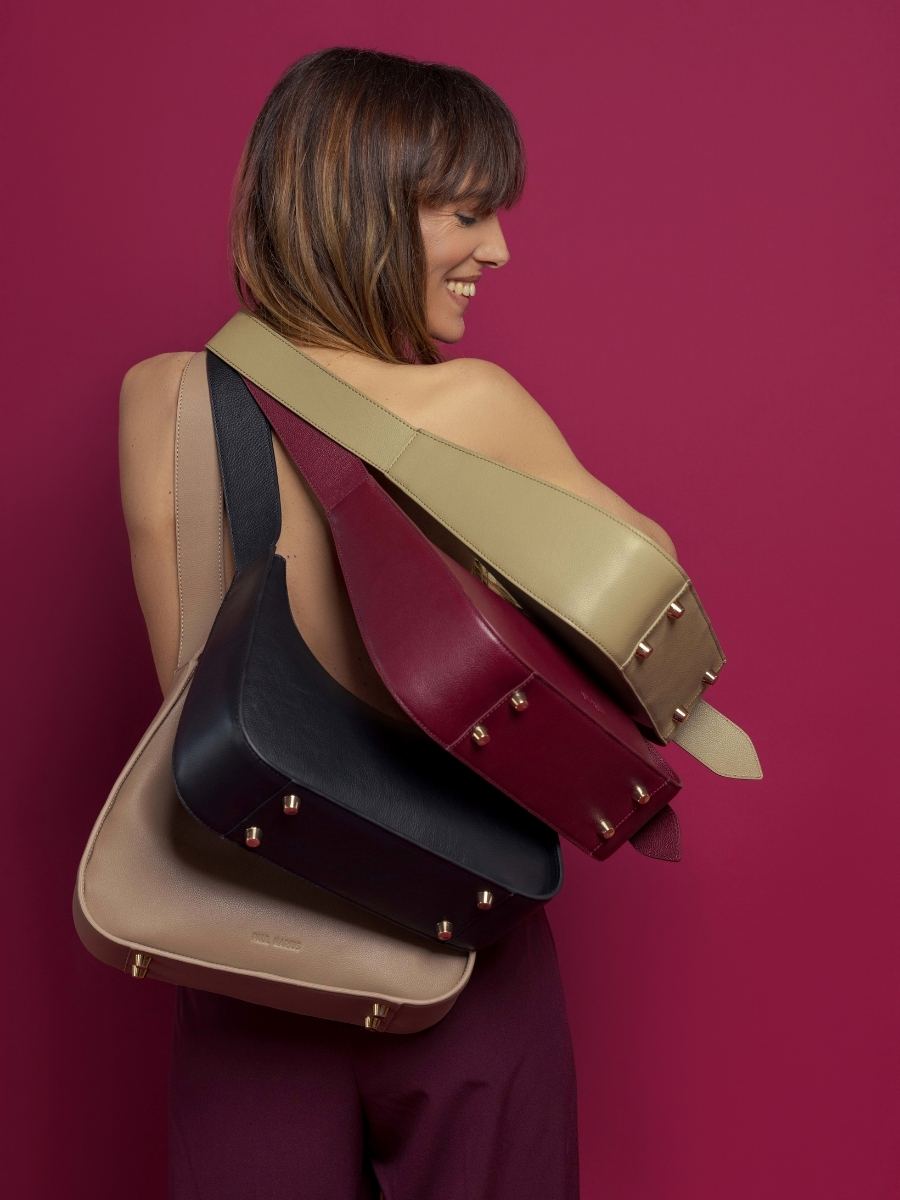 leder-baguette-tasche-victoire-schwarz-anthrazit-seitenansicht-w54-bm-b