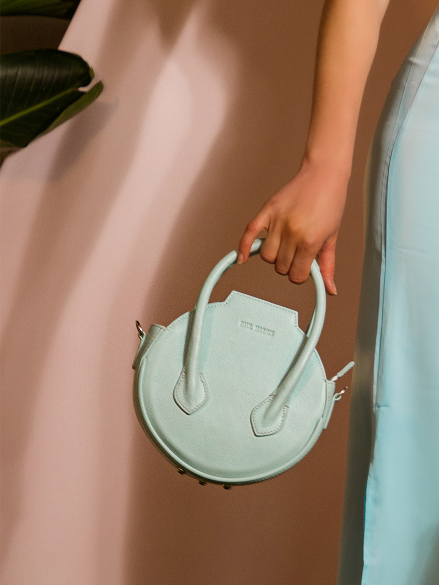 Foto-Vorderansicht-Handtasche-Leder-blau-Aline-Pastel-Bläütchen-Paul-Marius-W34-PT-BLU