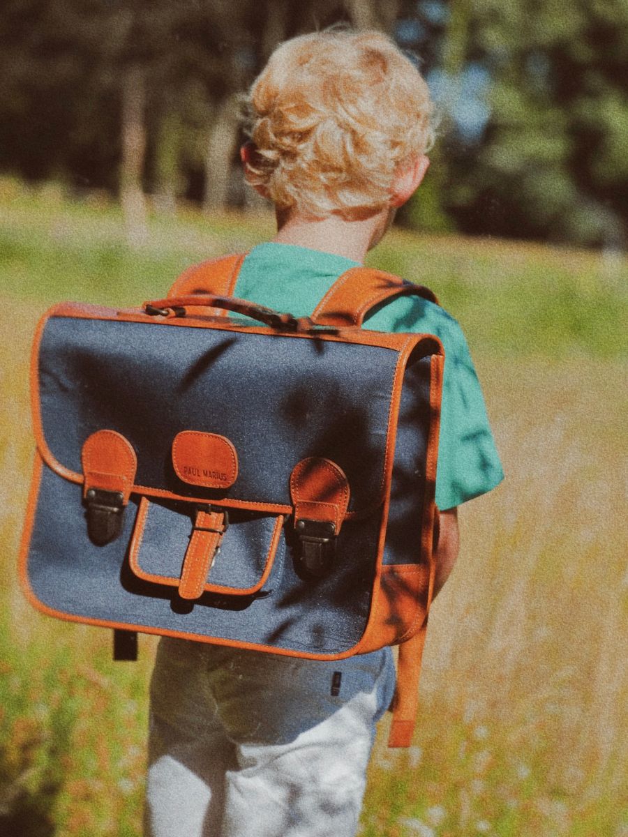 Foto-Material-Schulranzen-rot-der-Schulranzen-Paula-Marius-M06S14-OL-OX-R