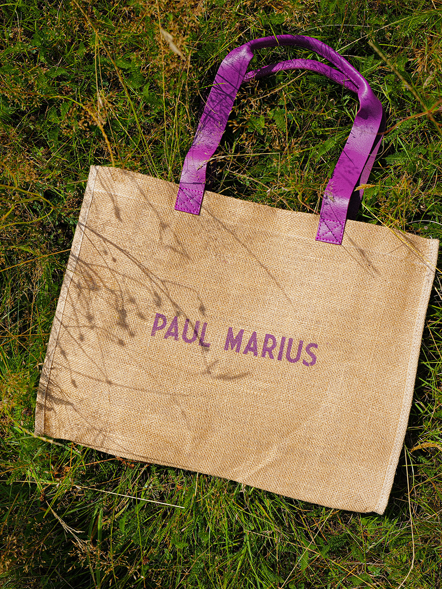 Fotoansicht-Seite-Tasche-Jute-Leder-violett-LeCabas-Jute-Sorbet-Cassis-Paul-Marius-SB01-SB-P