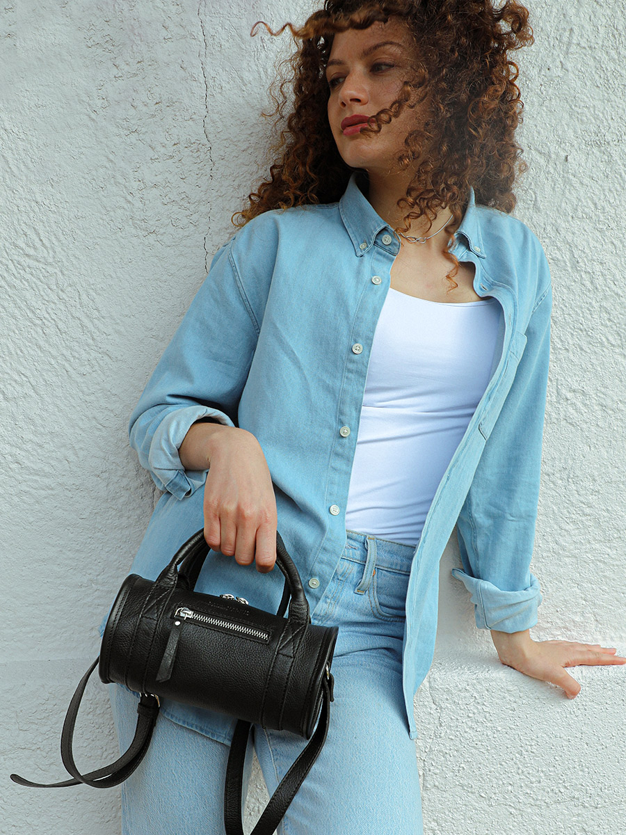 Tragebild Handtasche aus schwarzem Leder für Damen Charlie Paul Marius W30 B