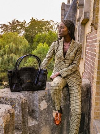 Madeleine Alligator – Tiefschwarz